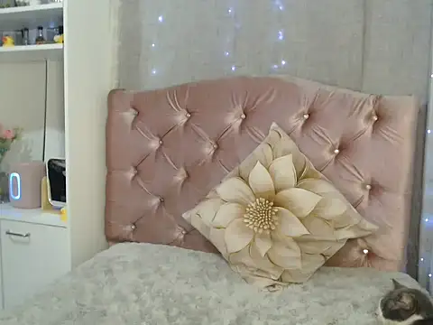 Starsweetcute online show from November 14, 2025, 5:28 am