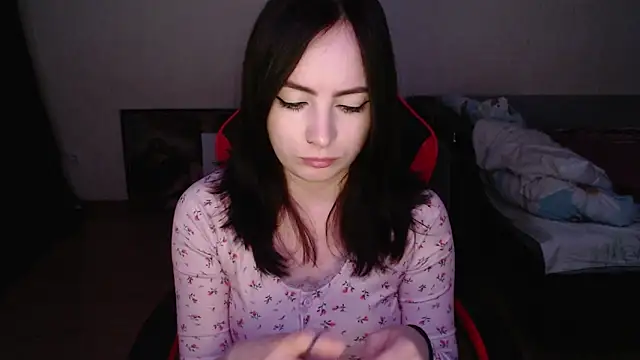 Laralianna online show from December 5, 2025, 3:09 pm