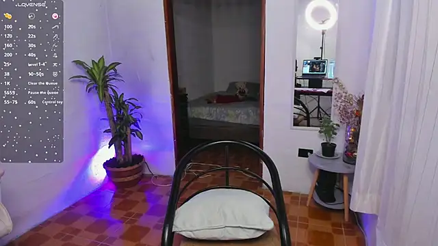 Snapshot of KiaMiller chatting on February 18, 2025, 8:14 pm KiaMiller online show from February 18, 2025, 8:14 pm