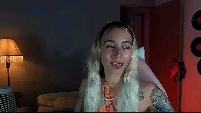 Snapshot of Saucy_Jenn chatting on January 5, 2025, 3:00 am Saucy Jenn online show from January 5, 2025, 3:00 am