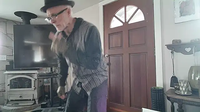 Snapshot of MoonDancer chatting on February 11, 2025, 10:50 pm MoonDancer online show from February 11, 2025, 10:50 pm