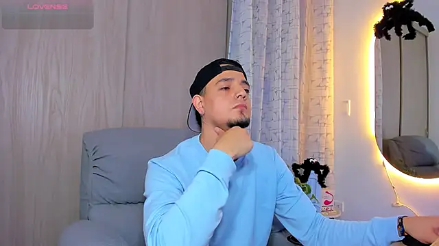 Snapshot of alejandro_calderon1 chatting on October 15, 2025, 4:56 am alejandro calderon1 online show from October 15, 2025, 4:56 am