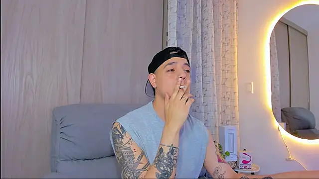 alejandro calderon1 online show from November 4, 2025, 3:27 am