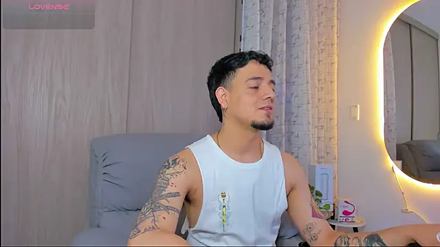 alejandro calderon1 online show from November 11, 2025, 6:13 am