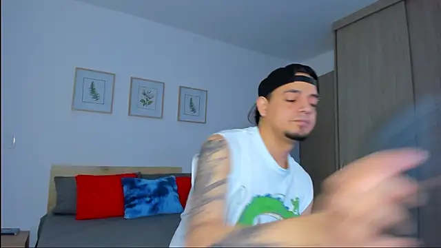 alejandro calderon1 online show from December 3, 2025, 3:03 am