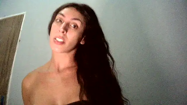 Snapshot of AlexiaDuucan chatting on January 17, 2025, 4:47 pm AlexiaDuucan online show from January 17, 2025, 4:47 pm