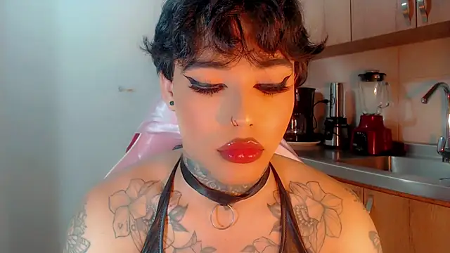 Snapshot of little_star_porn chatting on February 6, 2025, 8:13 pm little star porn online show from February 6, 2025, 8:13 pm