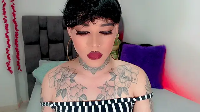 Snapshot of little_star_porn chatting on October 8, 2025, 12:03 pm little star porn online show from October 8, 2025, 12:03 pm