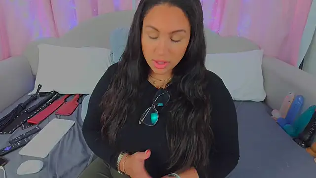 Snapshot of MeghanXO chatting on February 11, 2025, 2:46 pm MeghanXO online show from February 11, 2025, 2:46 pm