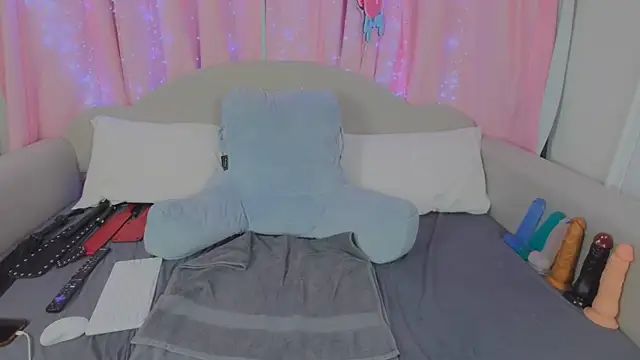 Snapshot of MeghanXO chatting on February 15, 2025, 11:14 pm MeghanXO online show from February 15, 2025, 11:14 pm