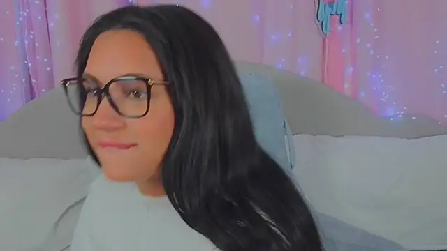 Snapshot of MeghanXO chatting on October 6, 2025, 2:20 am MeghanXO online show from October 6, 2025, 2:20 am