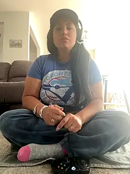 Snapshot of MeghanXO chatting on October 25, 2025, 4:24 pm MeghanXO online show from October 25, 2025, 4:24 pm