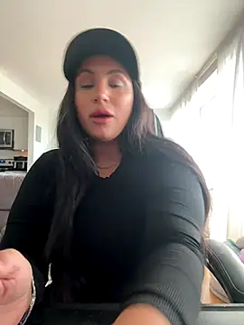 Snapshot of MeghanXO chatting on November 17, 2025, 2:34 pm MeghanXO online show from November 17, 2025, 2:34 pm