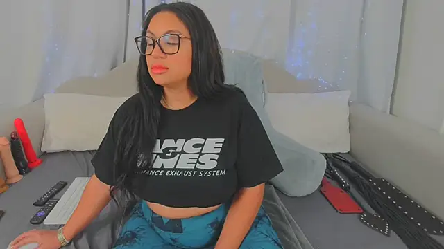 Snapshot of MeghanXO chatting on December 13, 2025, 9:42 pm MeghanXO online show from December 13, 2025, 9:42 pm