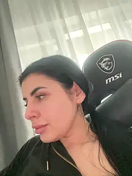 Snapshot of Scarlett-Dream chatting on January 25, 2025, 1:41 pm Scarlett-Dream online show from January 25, 2025, 1:41 pm