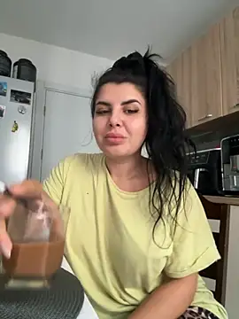 Snapshot of Scarlett-Dream chatting on September 23, 2025, 5:10 am Scarlett-Dream online show from September 23, 2025, 5:10 am