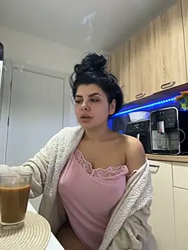 Snapshot of Scarlett-Dream chatting on October 28, 2025, 7:01 am Scarlett-Dream online show from October 28, 2025, 7:01 am