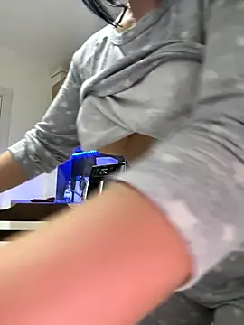 Snapshot of Scarlett-Dream chatting on November 19, 2025, 6:46 am Scarlett-Dream online show from November 19, 2025, 6:46 am