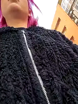 KarlaLuar  online show from December 18, 2024, 1:02 pm