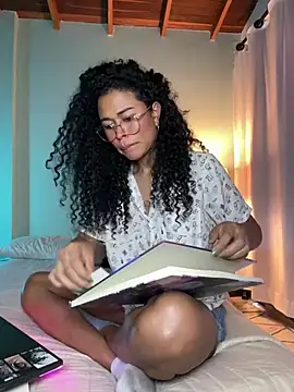 GabriSaenz online show from March 19, 2025, 1:29 pm