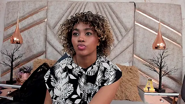 Snapshot of AgataRinaldi chatting on November 18, 2025, 8:24 pm AgataRinaldi online show from November 18, 2025, 8:24 pm