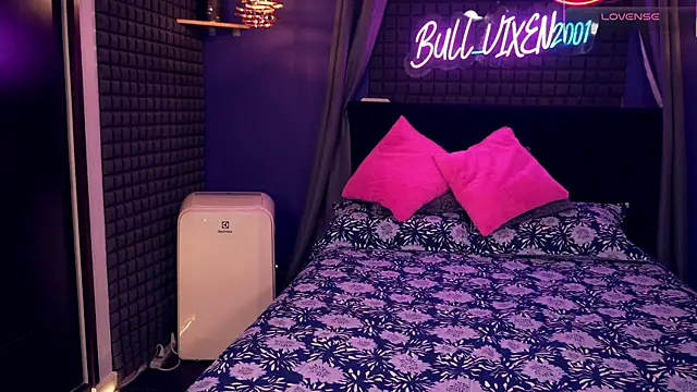 Snapshot of bull_vixen2001 chatting on November 22, 2025, 12:37 pm bull vixen2001 online show from November 22, 2025, 12:37 pm