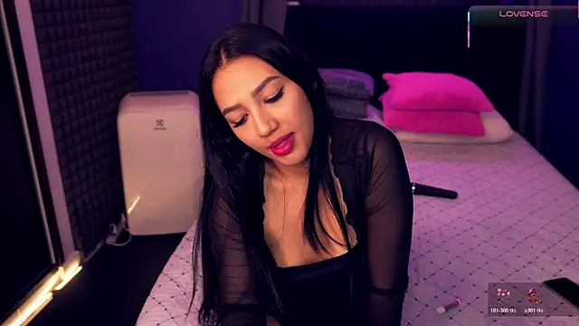 Snapshot of bull_vixen2001 chatting on November 30, 2025, 1:15 pm bull vixen2001 online show from November 30, 2025, 1:15 pm