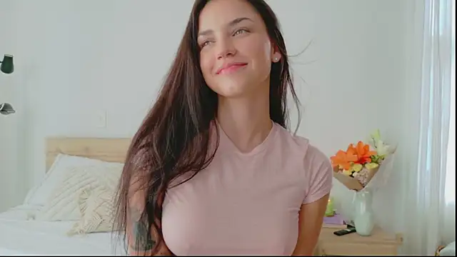 GrettaBenett online show from October 28, 2025, 9:50 pm