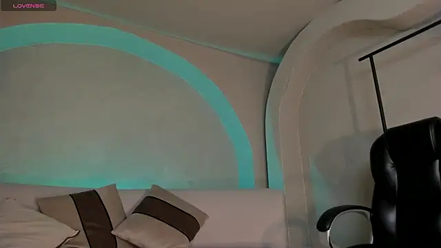 ErikaBenz  online show from October 25, 2025, 12:23 pm