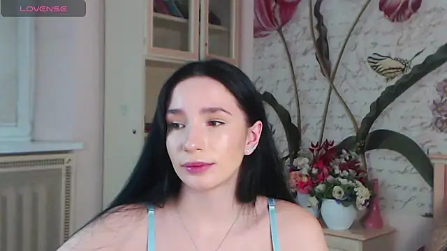 Snapshot of AliciaBow chatting on February 2, 2025, 5:04 pm AliciaBow online show from February 2, 2025, 5:04 pm