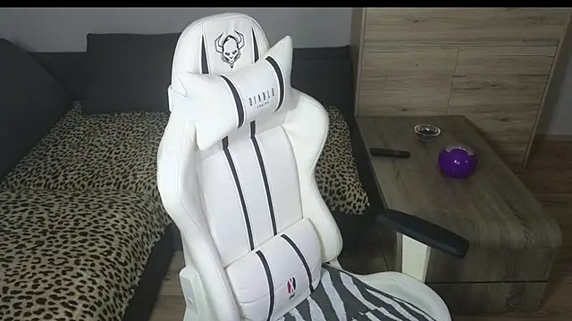 Snapshot of MolligSpielle chatting on January 1, 2025, 4:50 pm MolligSpielle online show from January 1, 2025, 4:50 pm