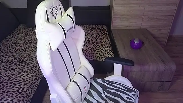 Snapshot of MolligSpielle chatting on February 1, 2025, 3:52 am MolligSpielle online show from February 1, 2025, 3:52 am