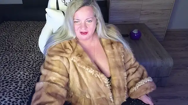 Snapshot of MolligSpielle chatting on February 3, 2025, 10:54 pm MolligSpielle online show from February 3, 2025, 10:54 pm