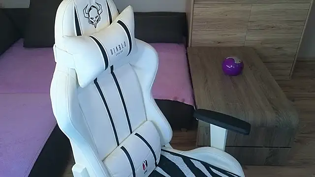 Snapshot of MolligSpielle chatting on February 21, 2025, 8:51 am MolligSpielle online show from February 21, 2025, 8:51 am