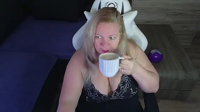 Snapshot of MolligSpielle chatting on September 9, 2025, 8:25 am MolligSpielle online show from September 9, 2025, 8:25 am