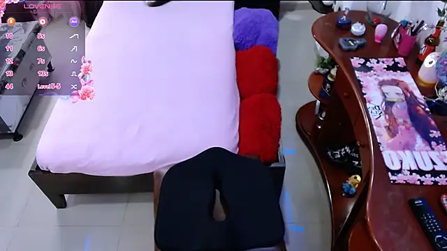 lufek23 online show from December 28, 2024, 2:21 pm