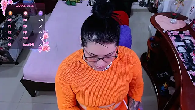 lufek23 online show from March 3, 2025, 1:21 am