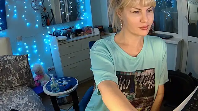 GlamSquirt online show from February 3, 2025, 10:11 pm