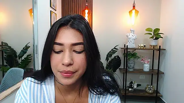 Snapshot of Sassy--Girl chatting on January 16, 2025, 6:48 pm Sassy--Girl online show from January 16, 2025, 6:48 pm