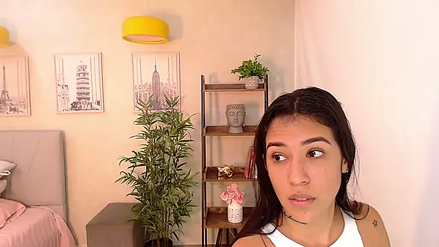 Snapshot of Sassy--Girl chatting on February 11, 2025, 6:11 pm Sassy--Girl online show from February 11, 2025, 6:11 pm