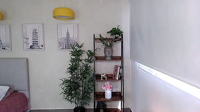 Snapshot of Sassy--Girl chatting on February 17, 2025, 6:04 pm Sassy--Girl online show from February 17, 2025, 6:04 pm