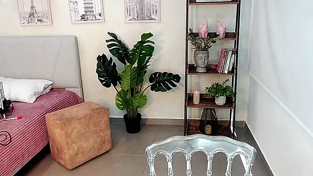 Snapshot of Sassy--Girl chatting on February 19, 2025, 6:10 pm Sassy--Girl online show from February 19, 2025, 6:10 pm