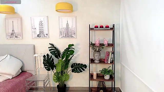 Snapshot of Sassy--Girl chatting on February 21, 2025, 6:15 pm Sassy--Girl online show from February 21, 2025, 6:15 pm