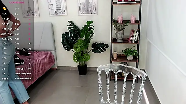 Snapshot of Sassy--Girl chatting on February 24, 2025, 6:04 pm Sassy--Girl online show from February 24, 2025, 6:04 pm