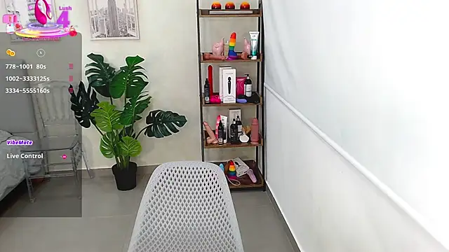 Snapshot of Sassy--Girl chatting on March 13, 2025, 6:12 pm Sassy--Girl online show from March 13, 2025, 6:12 pm