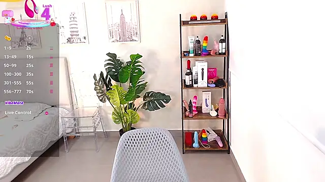 Snapshot of Sassy--Girl chatting on March 14, 2025, 6:18 pm Sassy--Girl online show from March 14, 2025, 6:18 pm