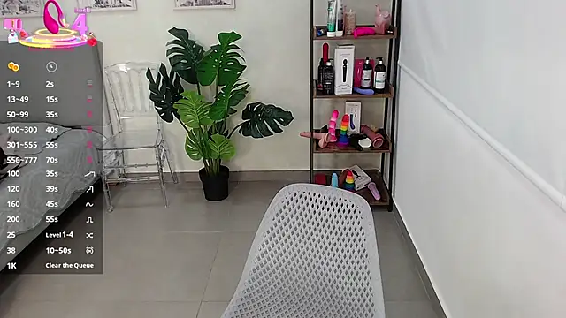 Snapshot of Sassy--Girl chatting on March 17, 2025, 6:11 pm Sassy--Girl online show from March 17, 2025, 6:11 pm