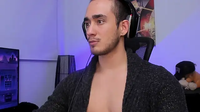 Snapshot of AlexRivera6 chatting on December 9, 2024, 1:51 am AlexRivera6 online show from December 9, 2024, 1:51 am