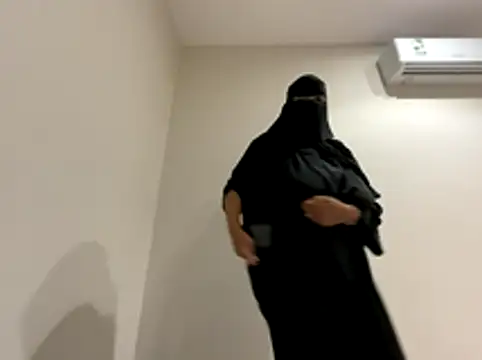 Submissive Arab online show from November 9, 2025, 9:35 pm