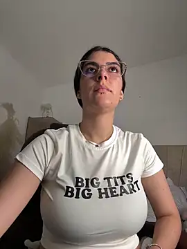 Snapshot of _Niah_ chatting on February 8, 2025, 9:15 pm Niah online show from February 8, 2025, 9:15 pm